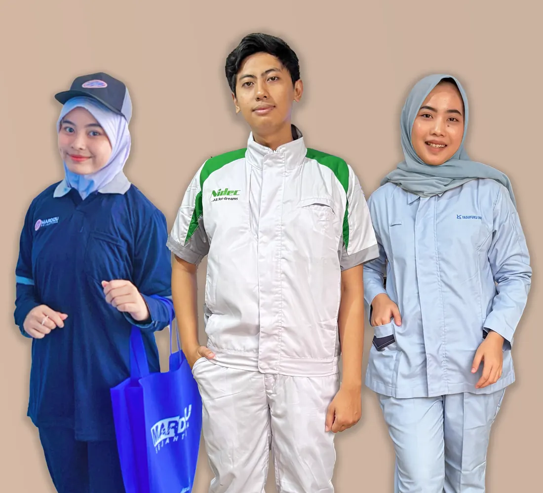 Tiga model mengenakan seragam kerja produksi PT Surya Abadi Raya
